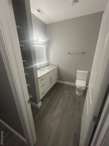 318 Grand River Ave - Photo 5 of 10