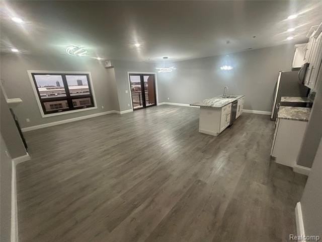 318 Grand River Ave - Photo 6 of 10