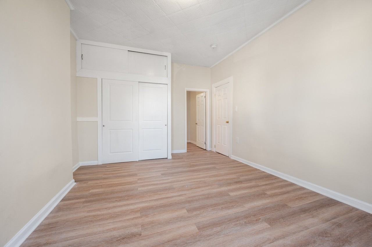 318 E 8th St #1 - Photo 3 of 11