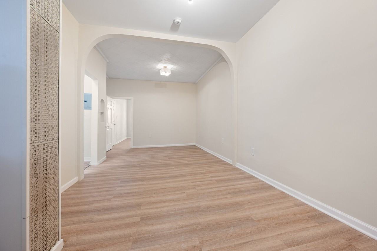 318 E 8th St #1 - Photo 4 of 11