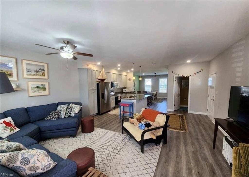 8226 Tidewater Dr - Photo 5 of 21