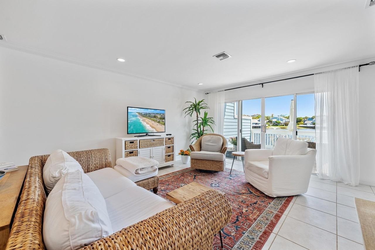 1217 Ocean Dunes Cir - Photo 5 of 36