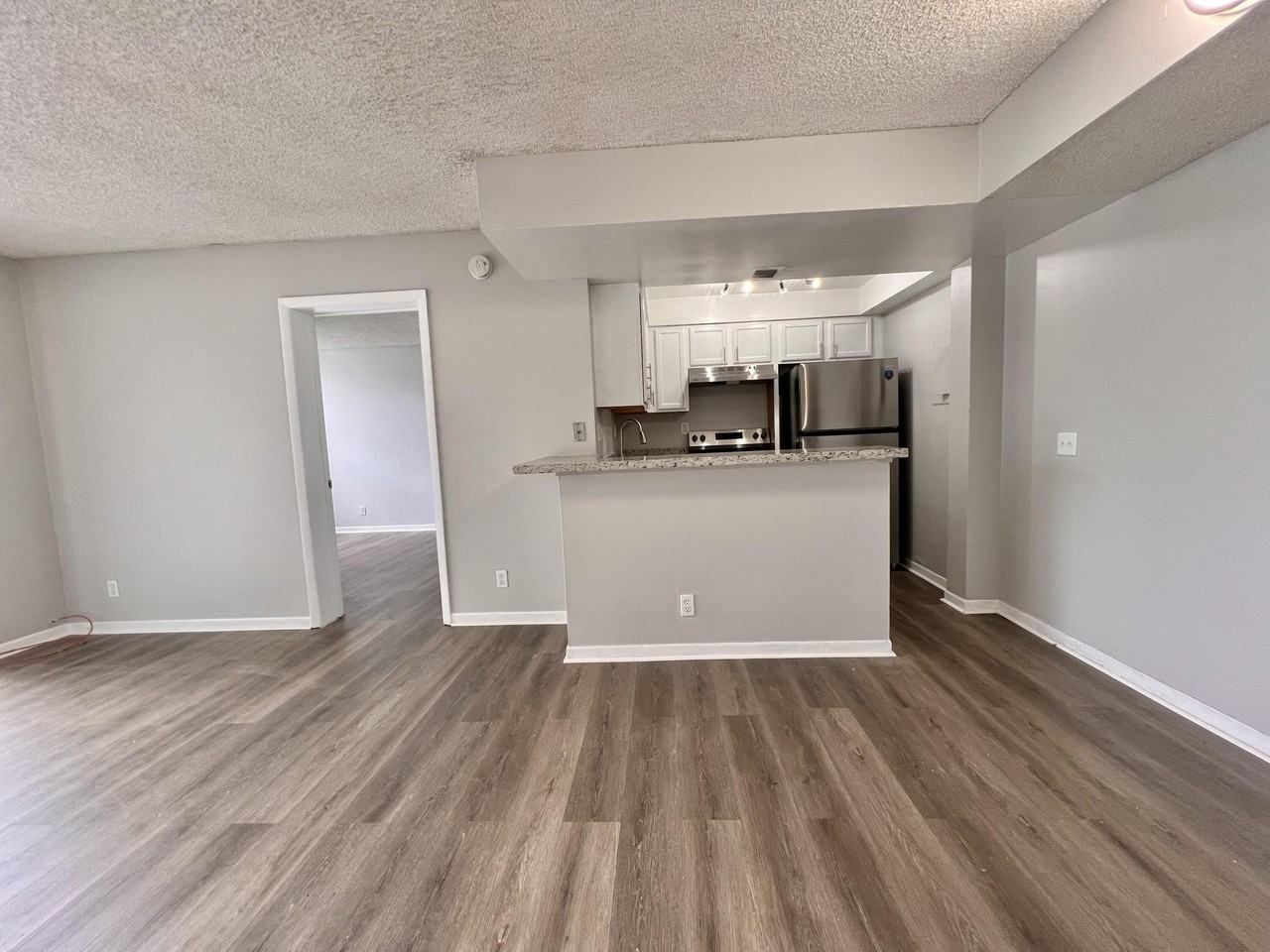 724 Executive Center Dr Apt 12 - Photo 3 of 24