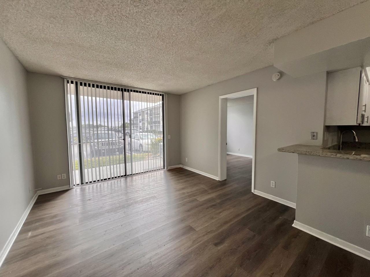 724 Executive Center Dr Apt 12 - Photo 4 of 24