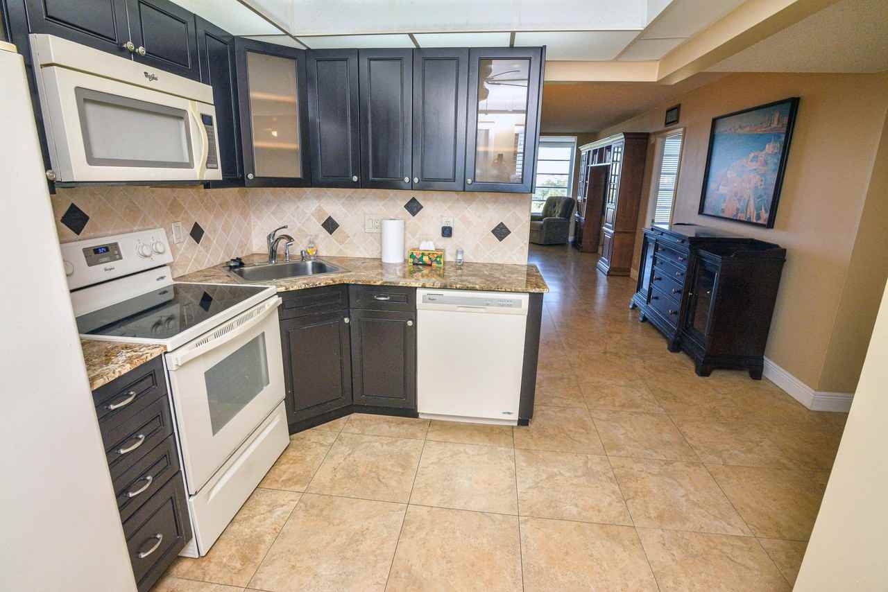 2661 S Course Dr Apt 707 - Photo 5 of 32