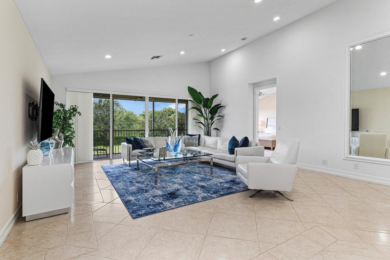 6309 Graycliff Dr Apt C - Photo 3 of 48