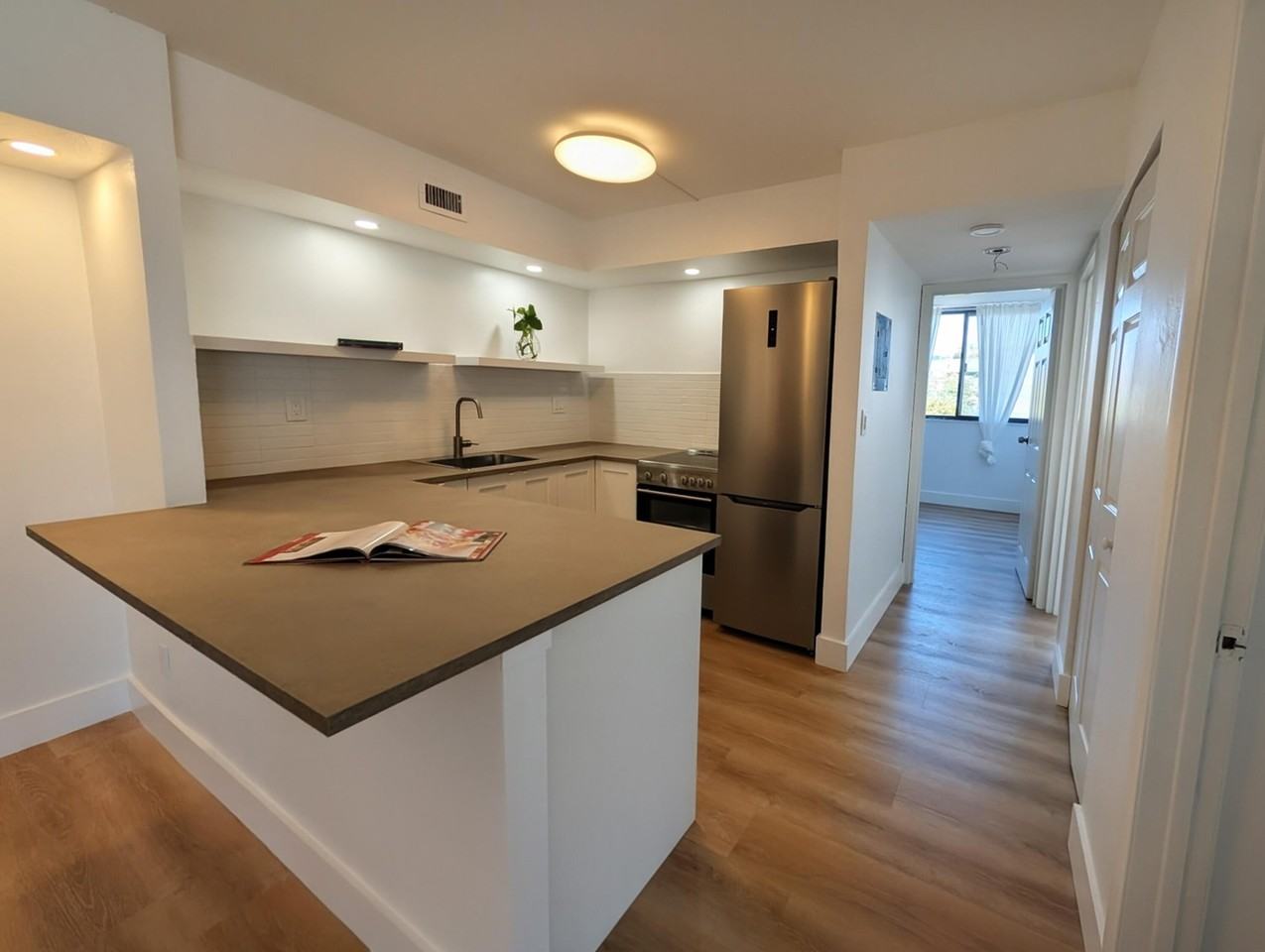 2715 Tigertail Ave Apt 402 - Photo 4 of 37