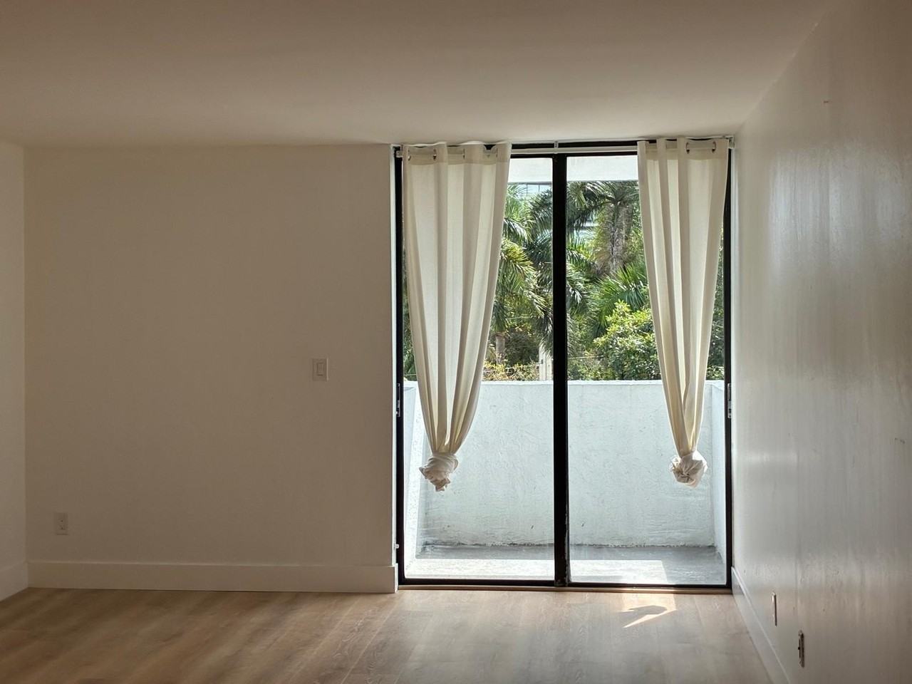 2715 Tigertail Ave Apt 402 - Photo 7 of 37