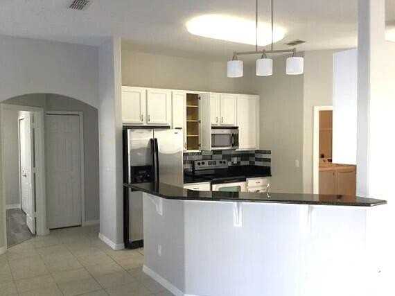 2367 Se Rock Springs Dr - Photo 2 of 11