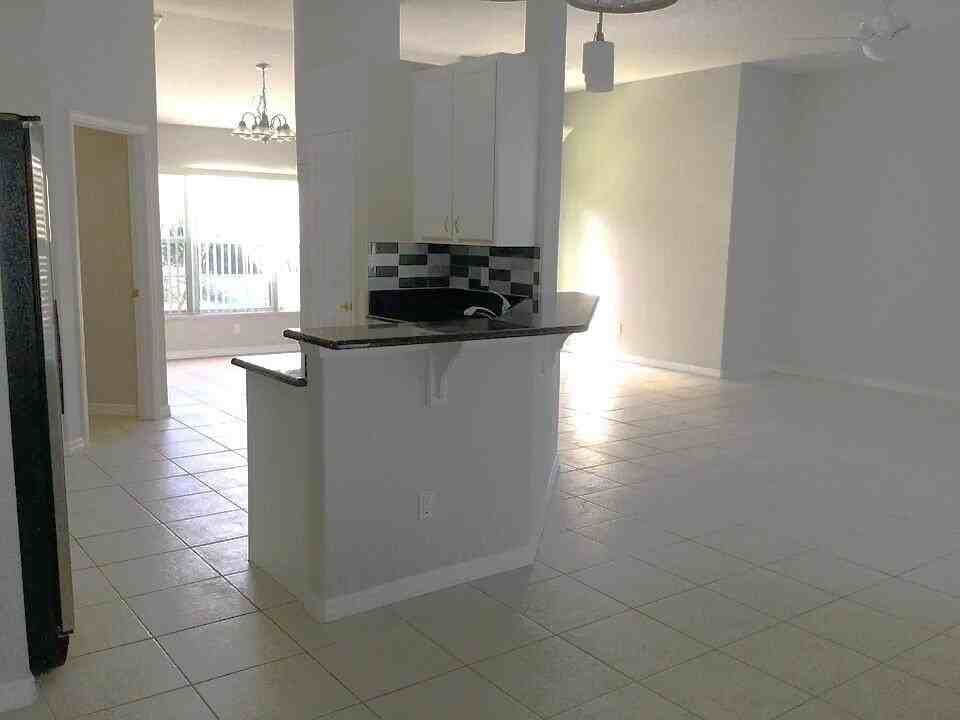 2367 Se Rock Springs Dr - Photo 3 of 11