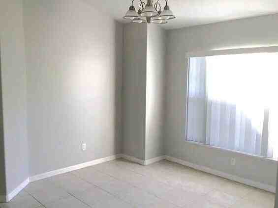 2367 Se Rock Springs Dr - Photo 4 of 11