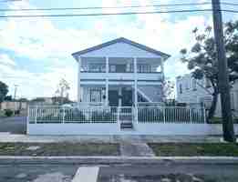 featured image of 914 10th St Unit B