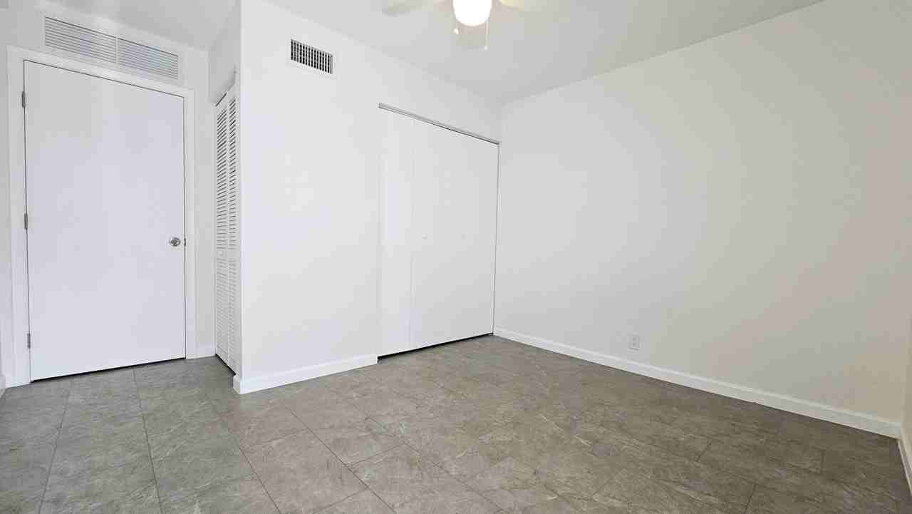 914 10th St Unit B - Photo 7 of 9