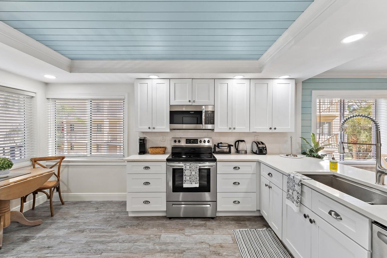 275 Palm Ave Apt A301 - Photo 4 of 38