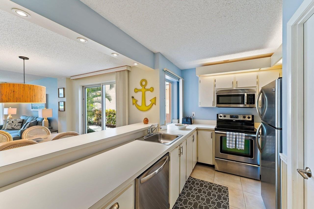 353 S Us Highway 1 Apt A105 - Photo 5 of 45