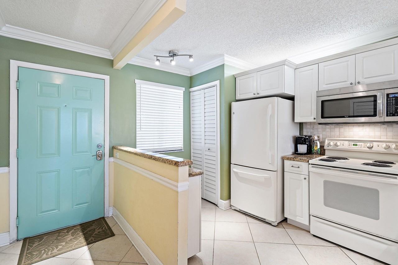 353 S Us Highway 1 Apt B102 - Photo 3 of 29