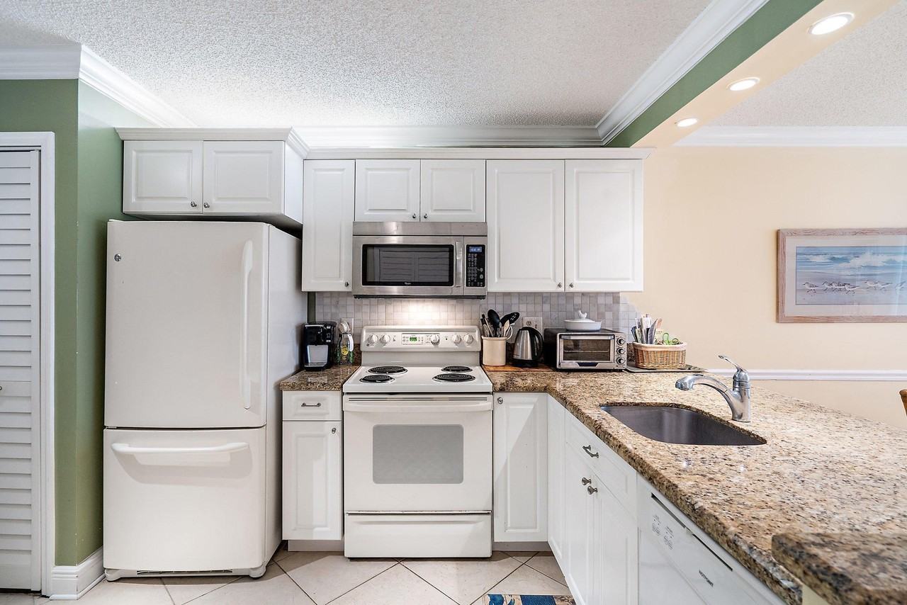 353 S Us Highway 1 Apt B102 - Photo 5 of 29