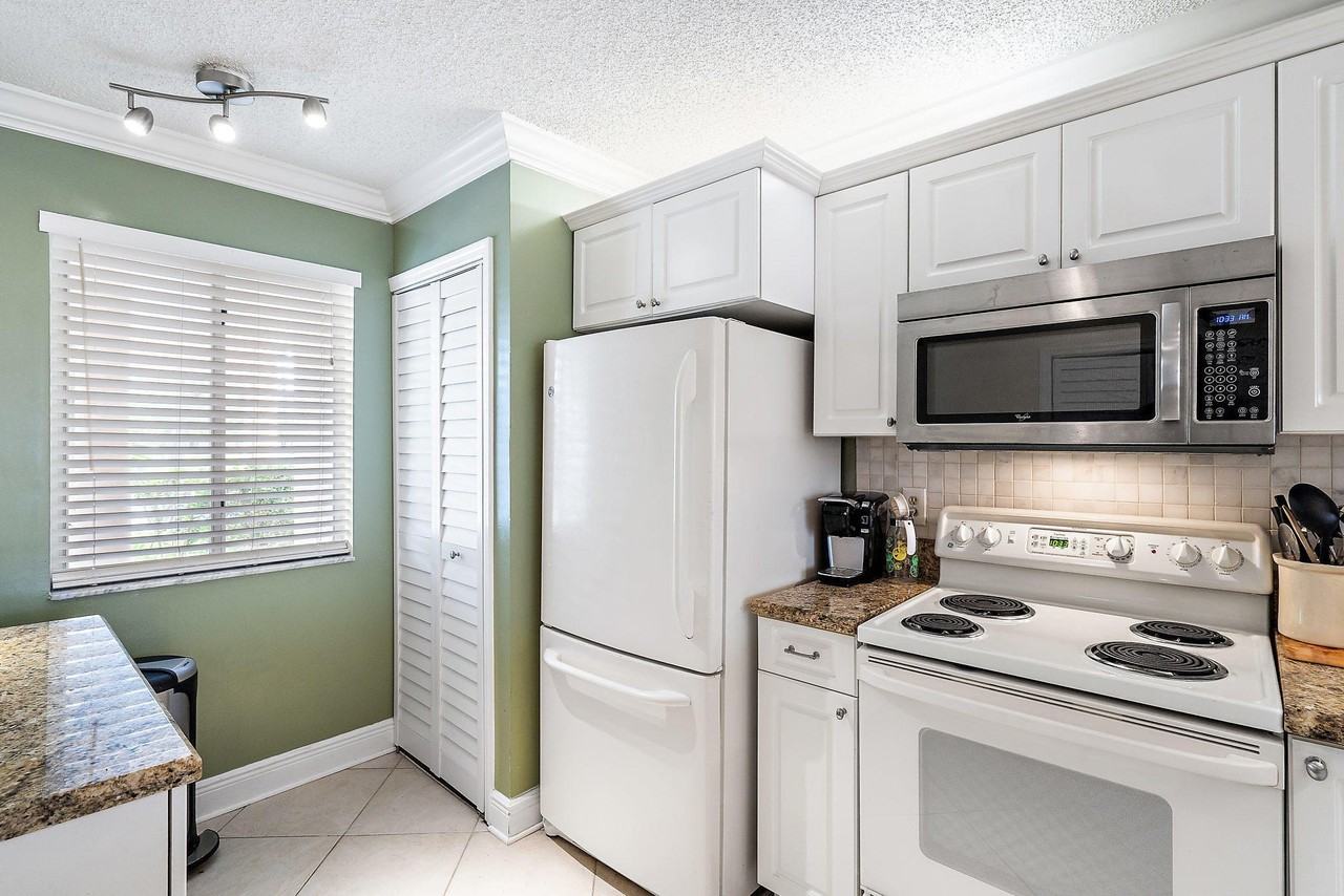 353 S Us Highway 1 Apt B102 - Photo 7 of 29