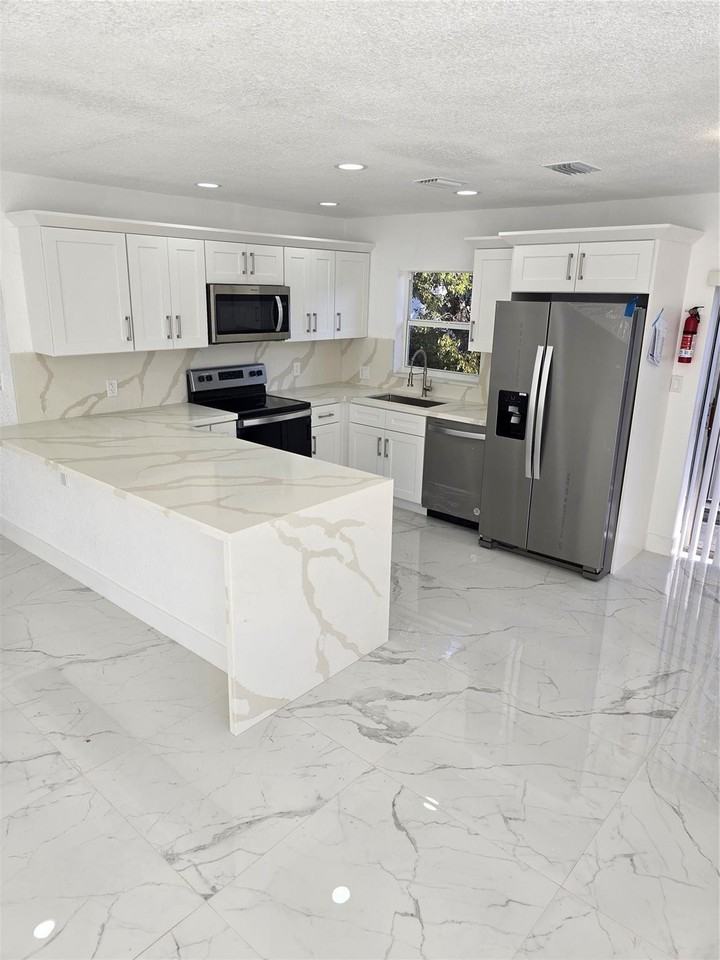 1848 Nw 55th Ave Apt 4x - Photo 2 of 30