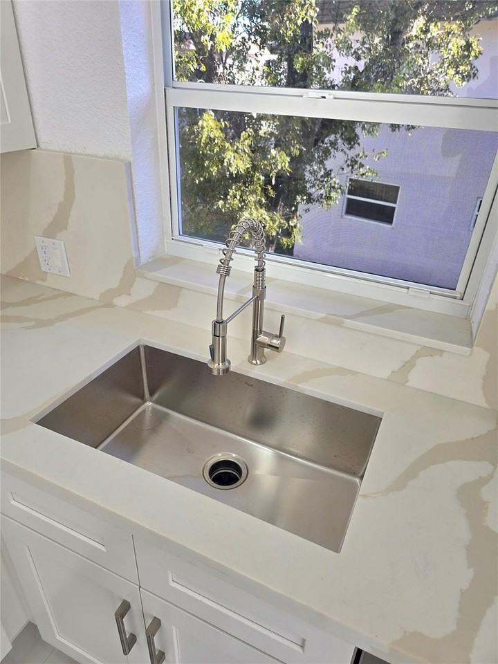 1848 Nw 55th Ave Apt 4x - Photo 4 of 30