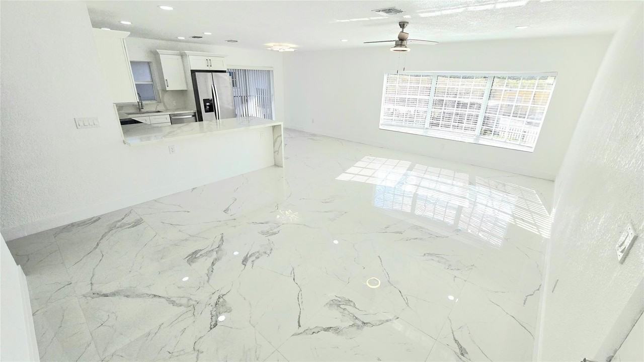 1848 Nw 55th Ave Apt 4x - Photo 6 of 30