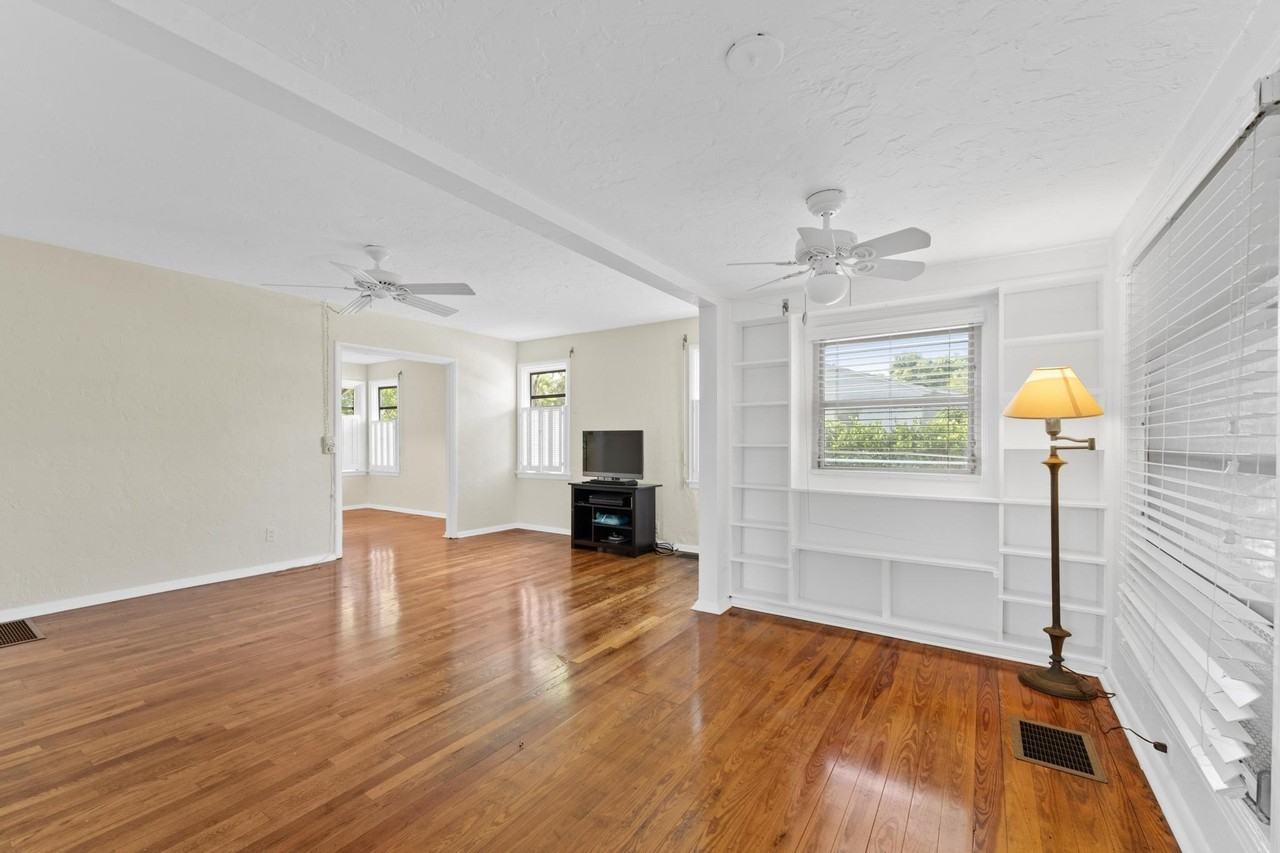 531 N Palmway - Photo 2 of 45