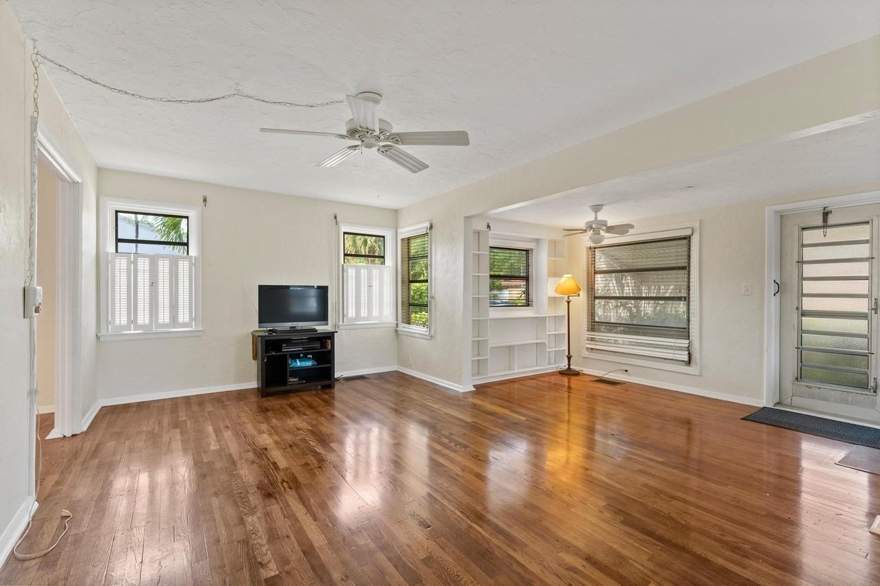 531 N Palmway - Photo 4 of 45