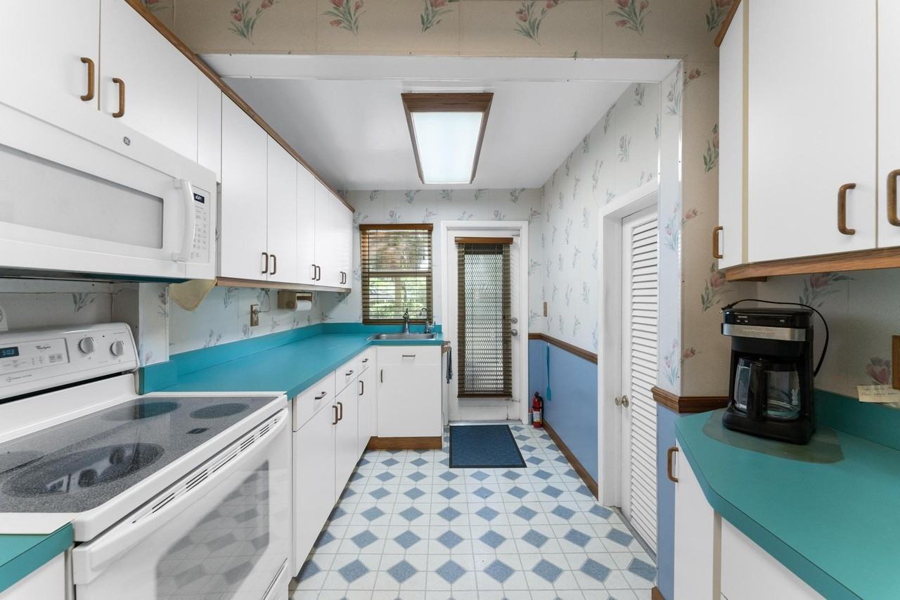 531 N Palmway - Photo 2 of 44