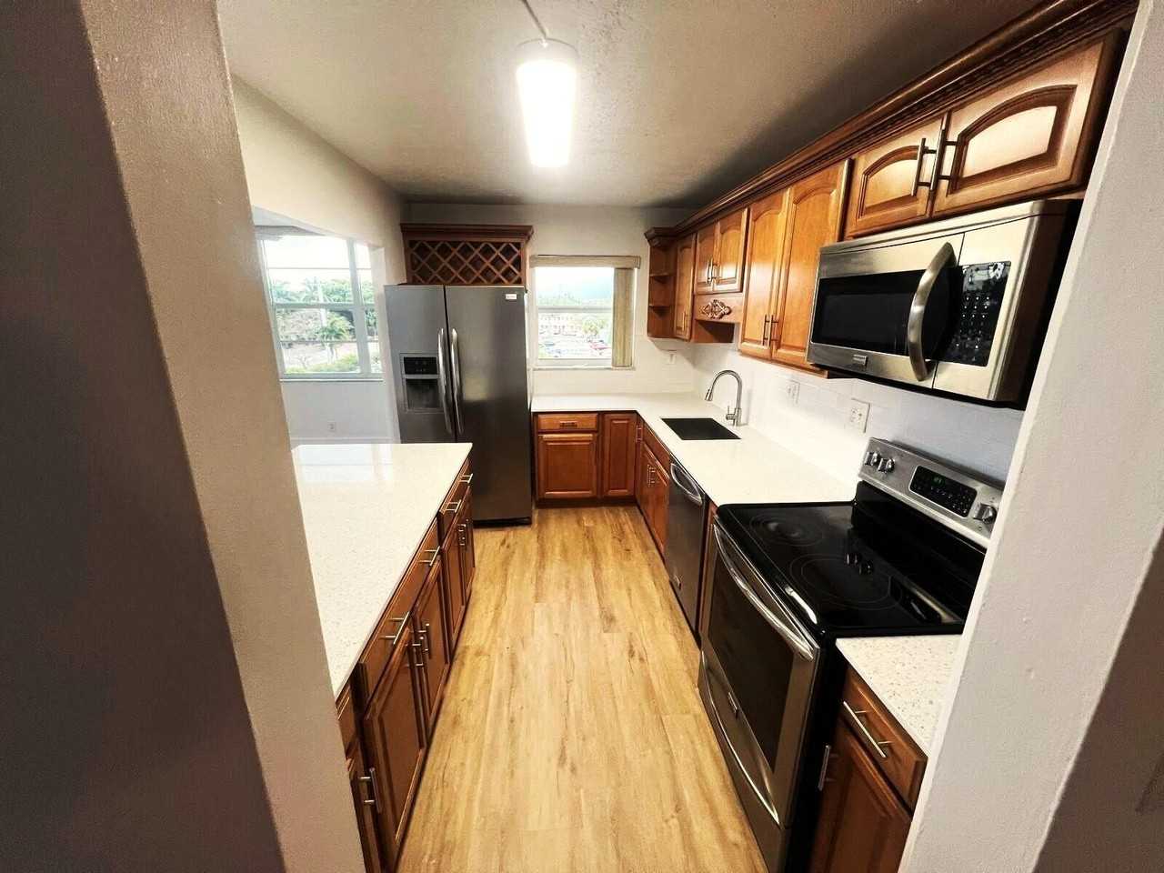 2741 Taft St Apt 403 - Photo 3 of 15