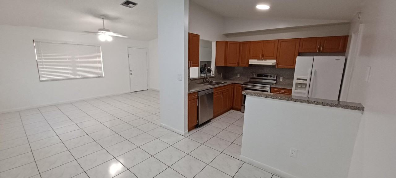 5812 Polk St - Photo 2 of 8