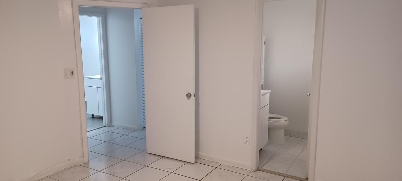 5812 Polk St - Photo 5 of 8