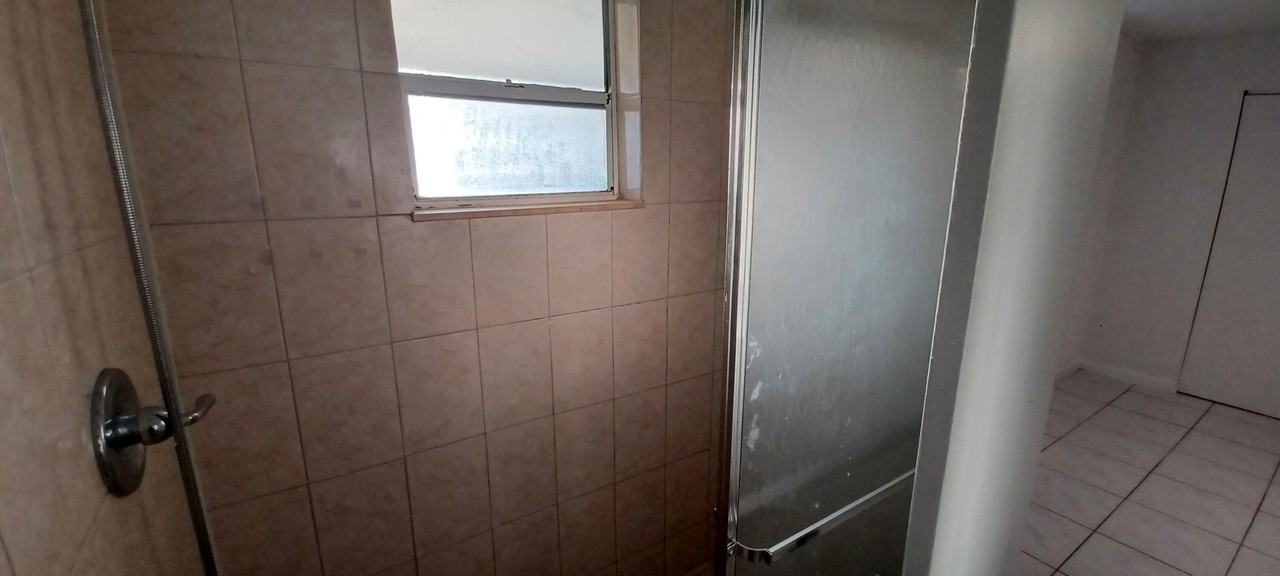 5812 Polk St - Photo 6 of 8