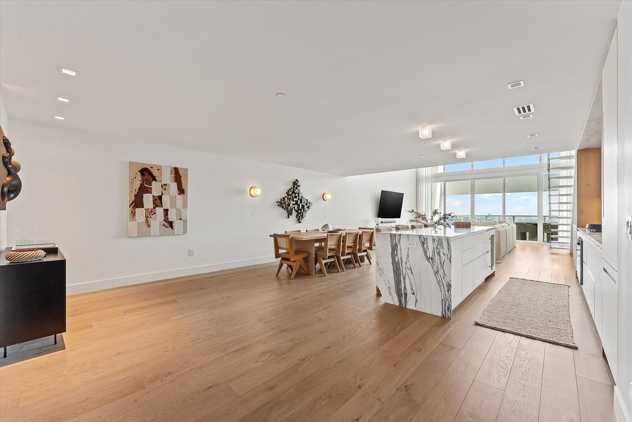 1040 Biscayne Blvd Apt 4002 - Photo 4 of 23