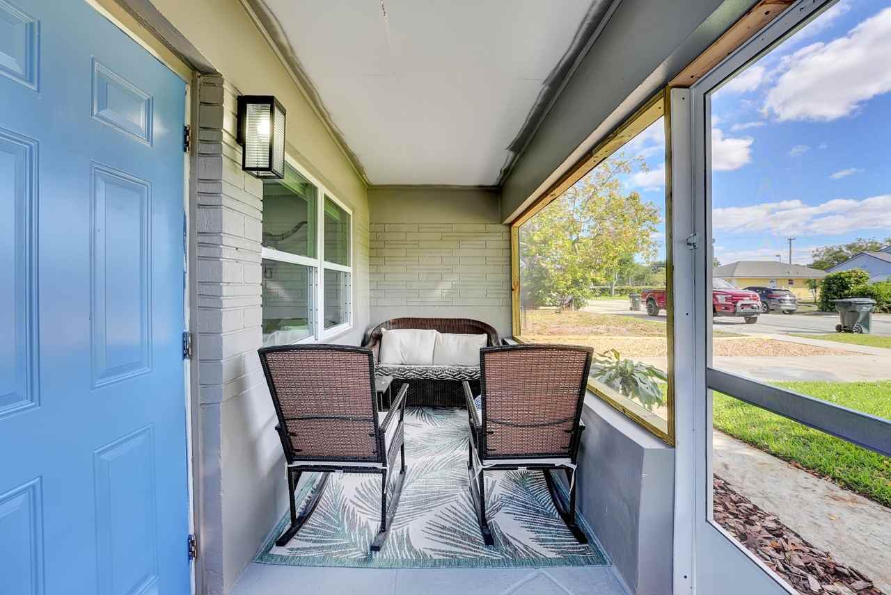 240 Nw 9th Ave - Photo 6 of 38