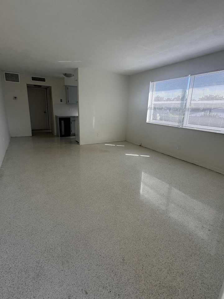 1555 Tyler St #12 - Photo 6 of 12