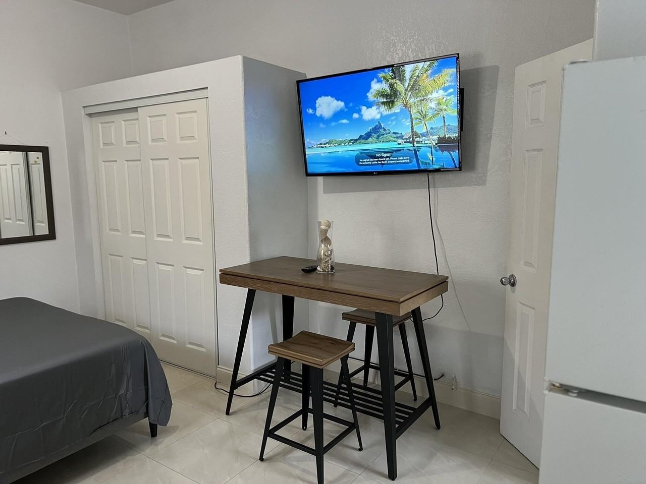 445 Ne 109th St Unit 2 - Photo 3 of 8