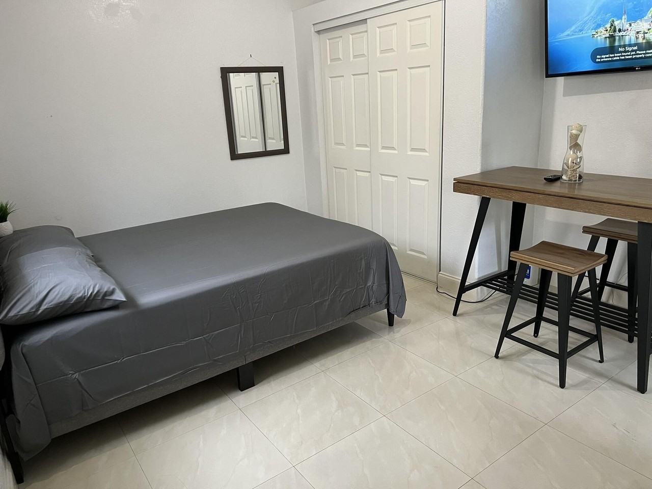 445 Ne 109th St Unit 2 - Photo 5 of 8