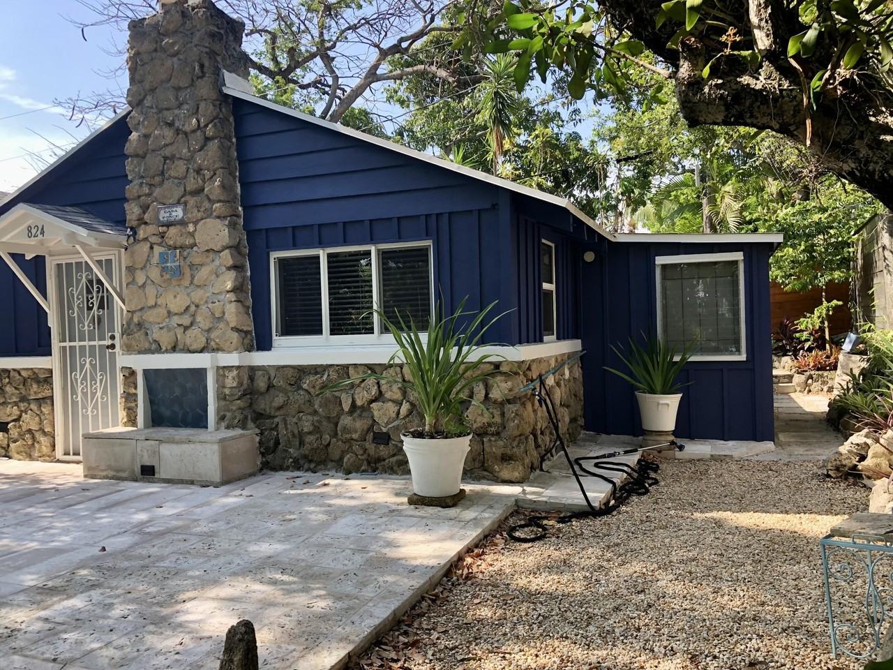 824 35th St - Photo 3 of 39