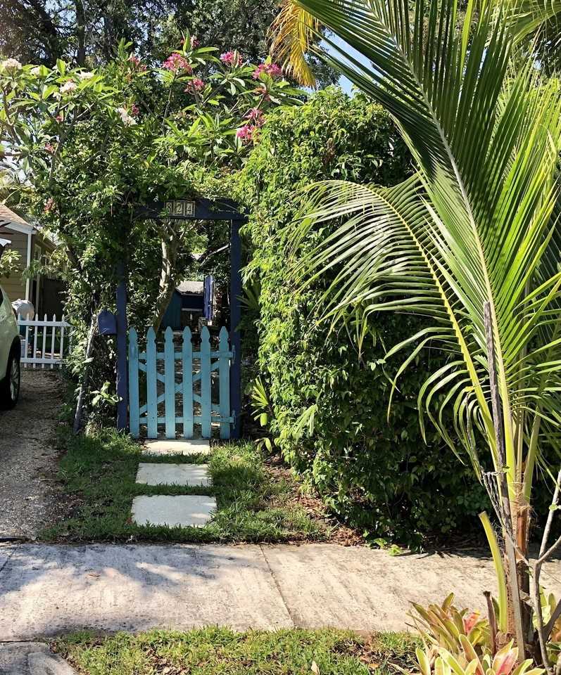 824 35th St - Photo 5 of 39