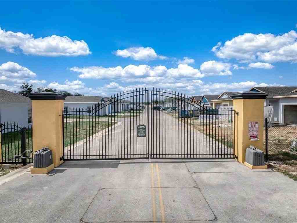 1450 Las Villas Blvd - Photo 2 of 5