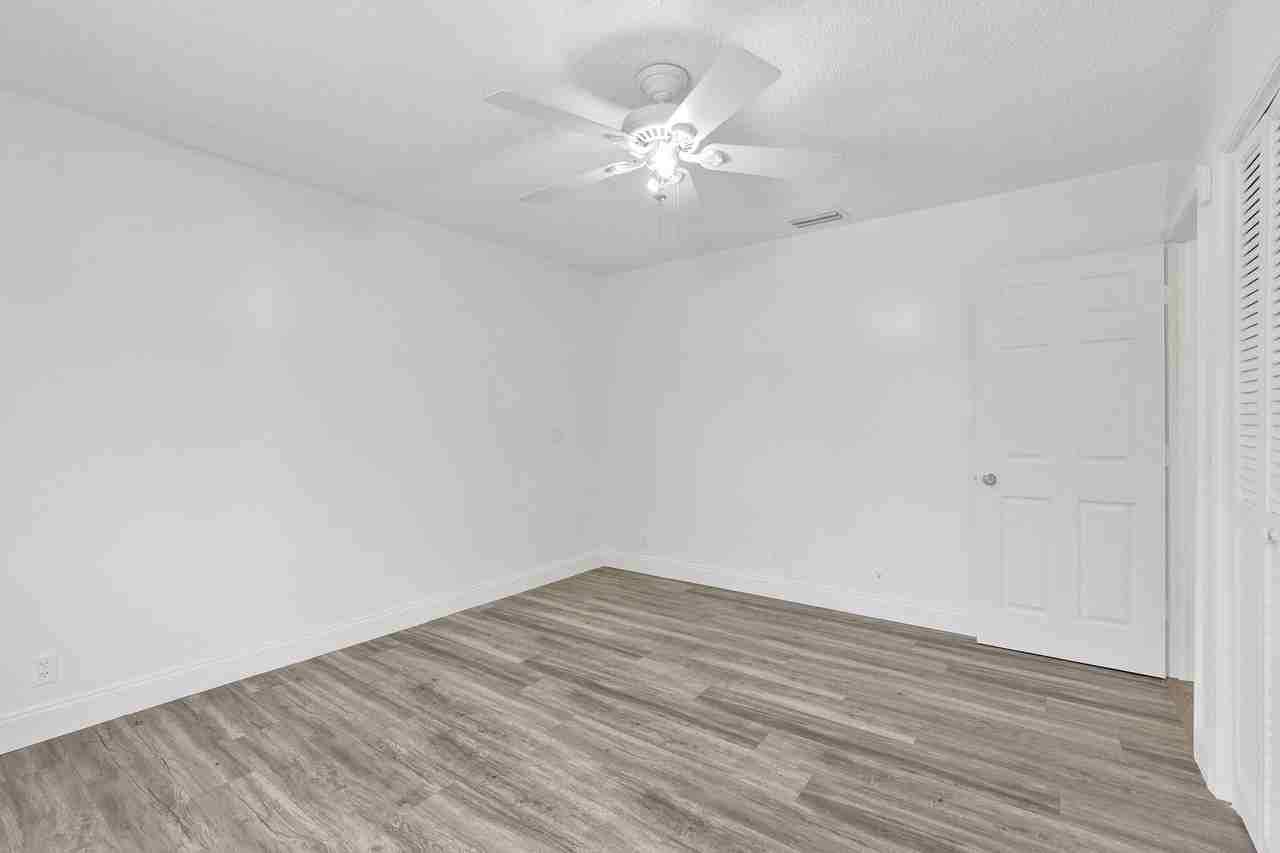 5127 Woodstone Cir E - Photo 4 of 19