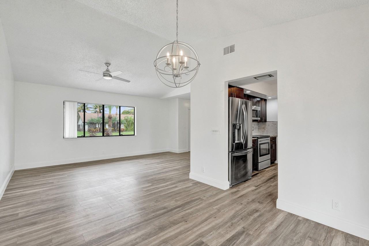 5127 Woodstone Cir E - Photo 7 of 19