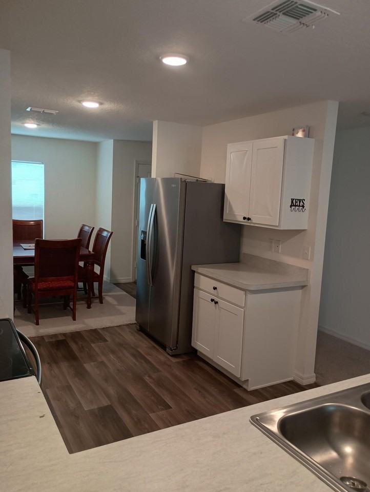 357 Se Starfish Ave - Photo 4 of 11