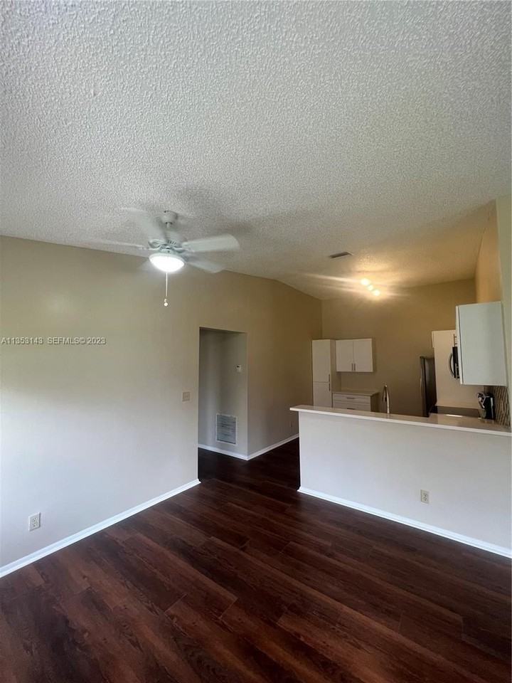 2306 Maplewood Dr - Photo 6 of 13