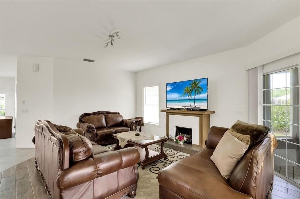 7334 Pine Creek Way - Photo 6 of 37