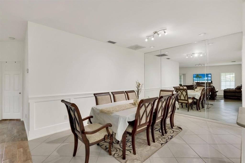 7334 Pine Creek Way - Photo 7 of 37