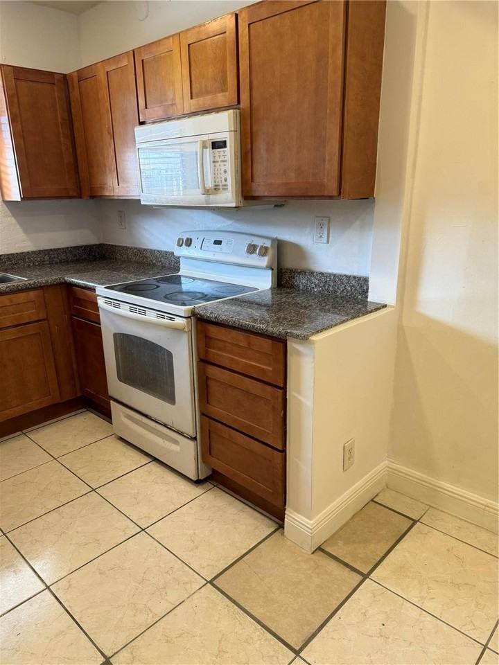 2452 Taylor St #204 - Photo 5 of 7