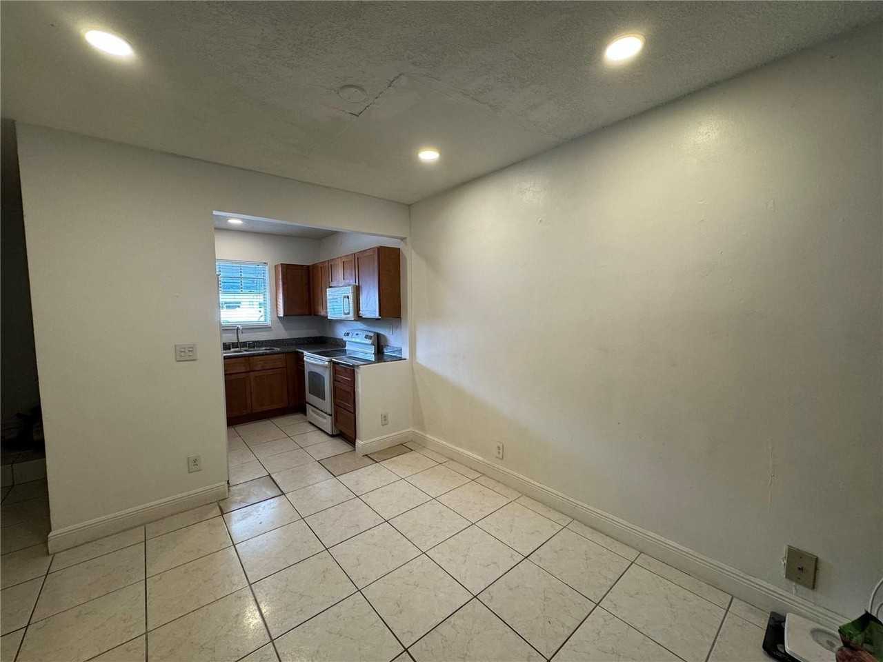 2452 Taylor St #204 - Photo 6 of 7