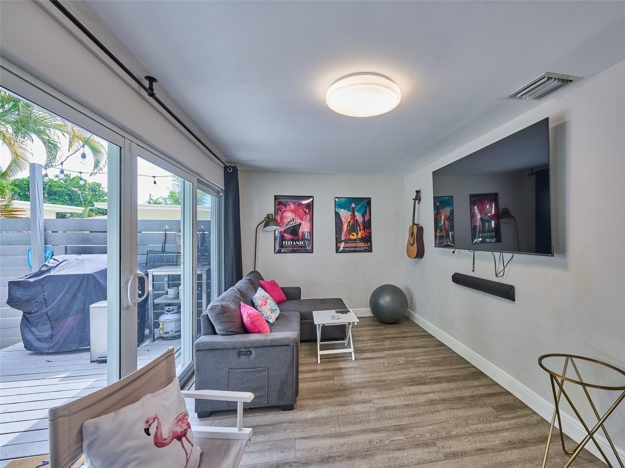 801 Ne 15th St - Photo 2 of 50