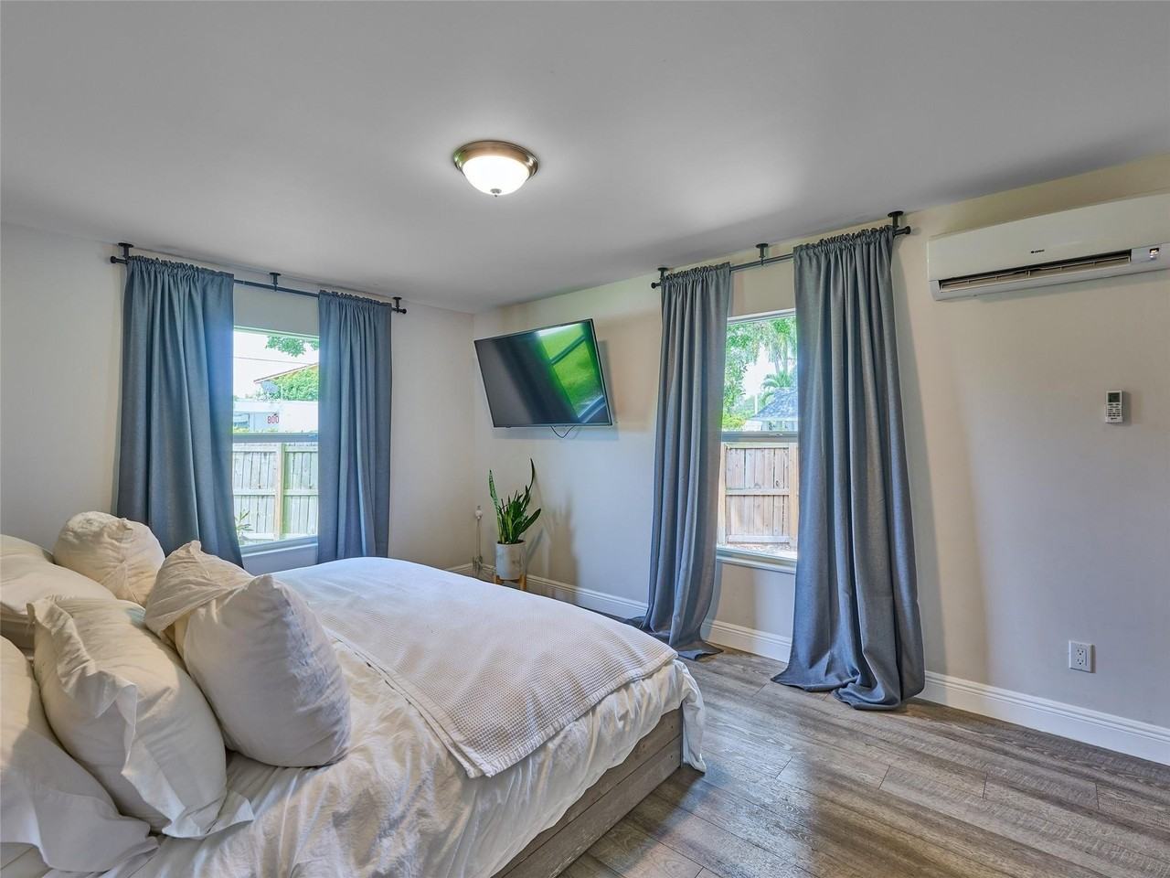 801 Ne 15th St - Photo 3 of 50